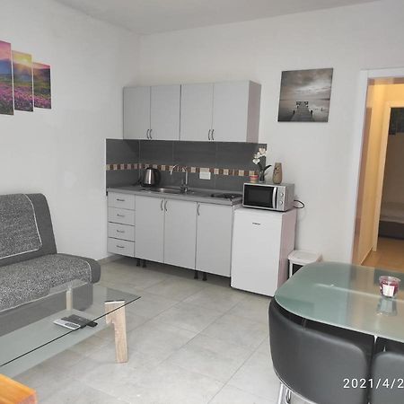 Apartmani QUATTRO Starigrad Paklenica Bagian luar foto