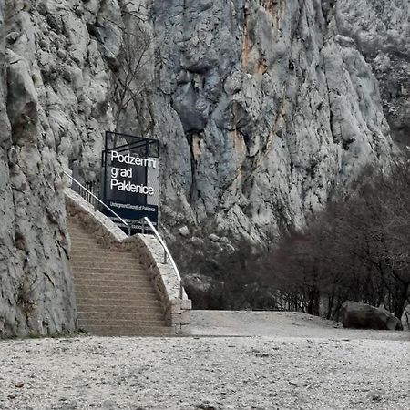 Apartmani QUATTRO Starigrad Paklenica Bagian luar foto