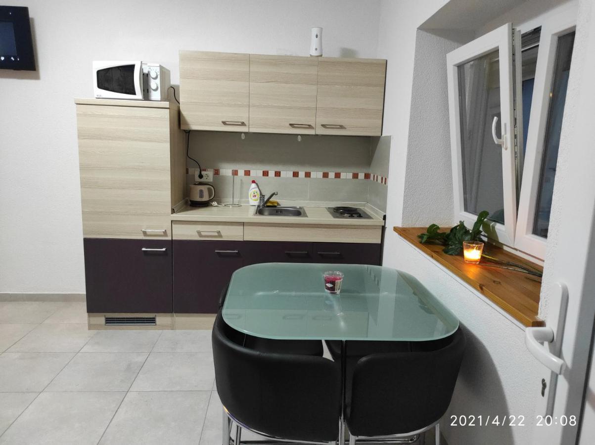 Apartmani QUATTRO Starigrad Paklenica Bagian luar foto
