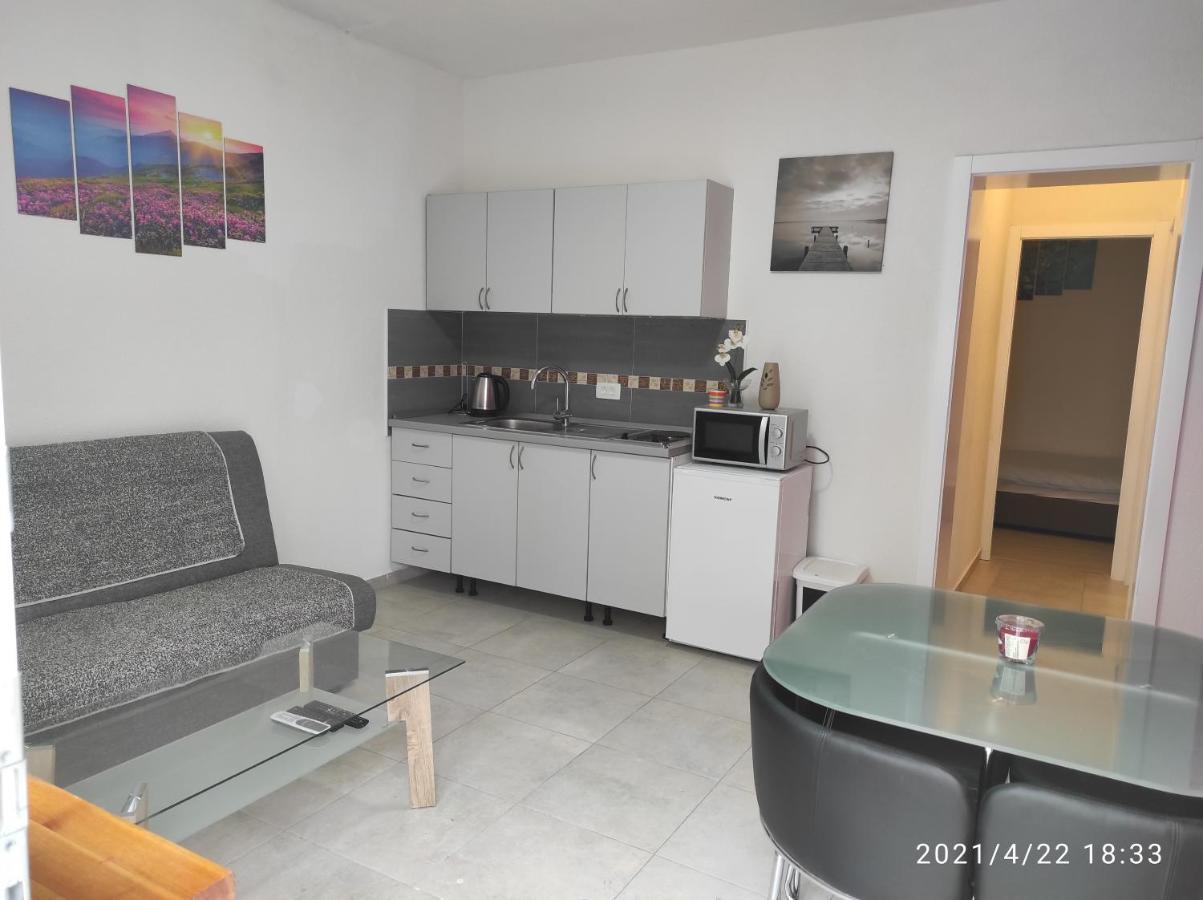 Apartmani QUATTRO Starigrad Paklenica Bagian luar foto