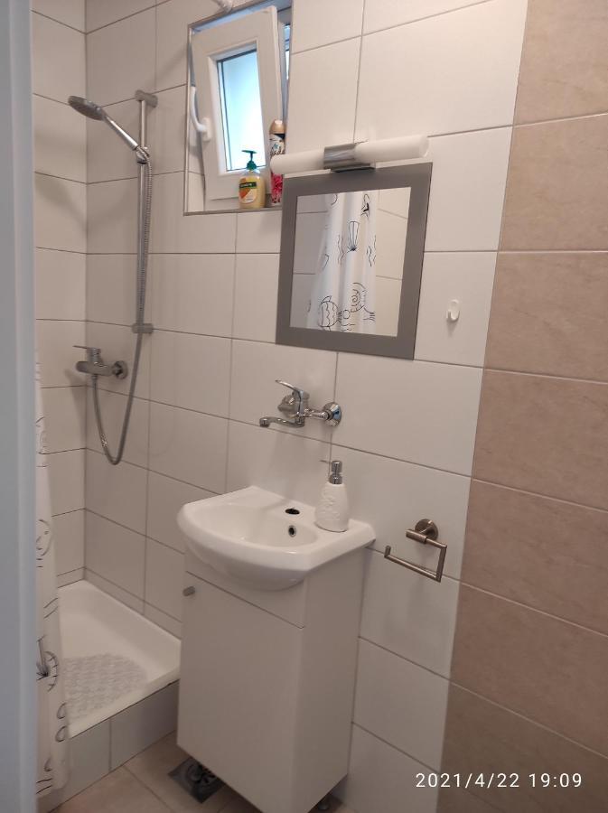 Apartmani QUATTRO Starigrad Paklenica Bagian luar foto