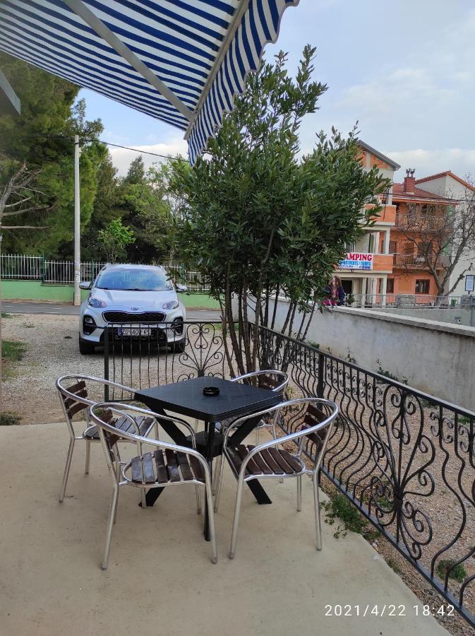 Apartmani QUATTRO Starigrad Paklenica Bagian luar foto