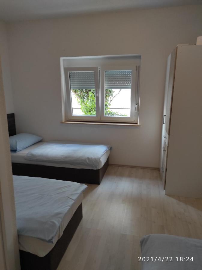 Apartmani QUATTRO Starigrad Paklenica Bagian luar foto