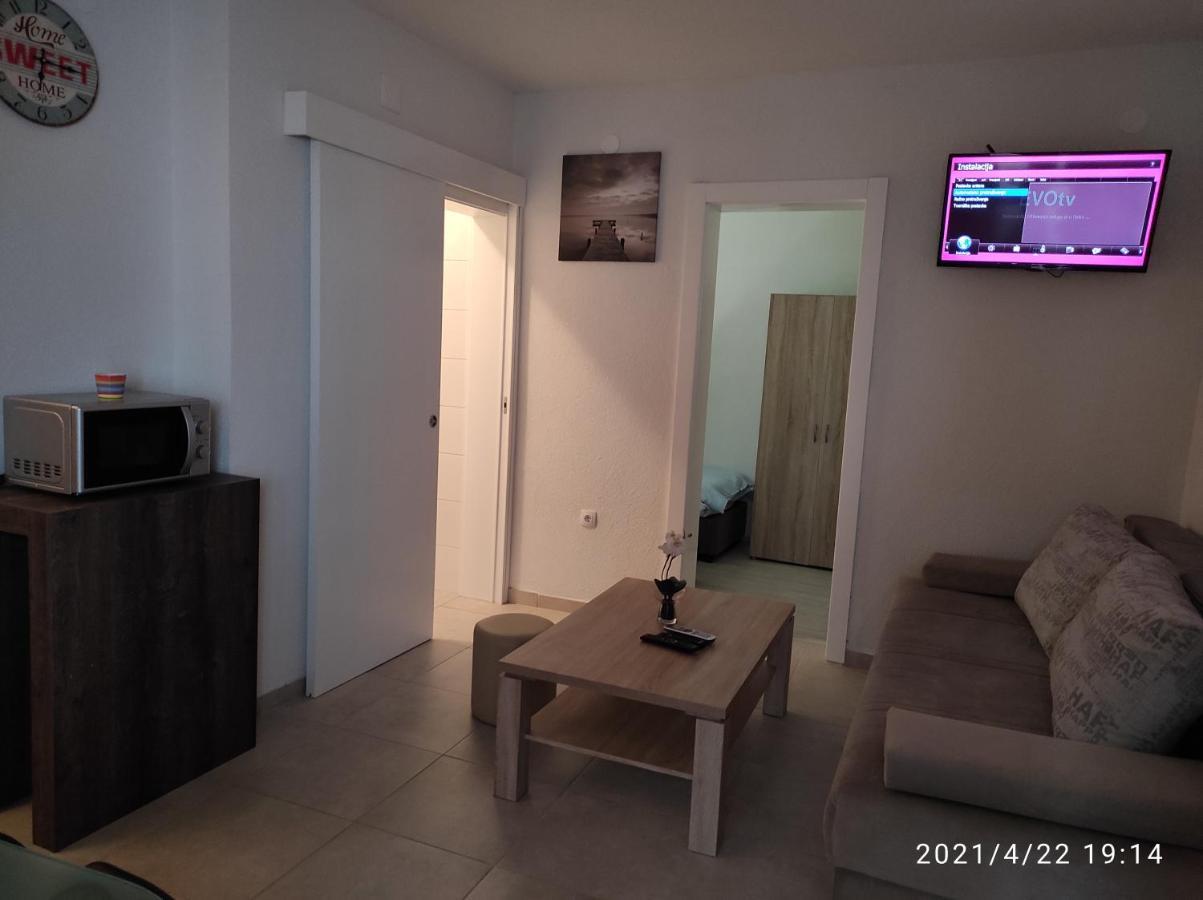 Apartmani QUATTRO Starigrad Paklenica Bagian luar foto
