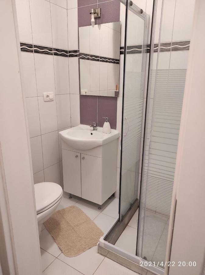Apartmani QUATTRO Starigrad Paklenica Bagian luar foto