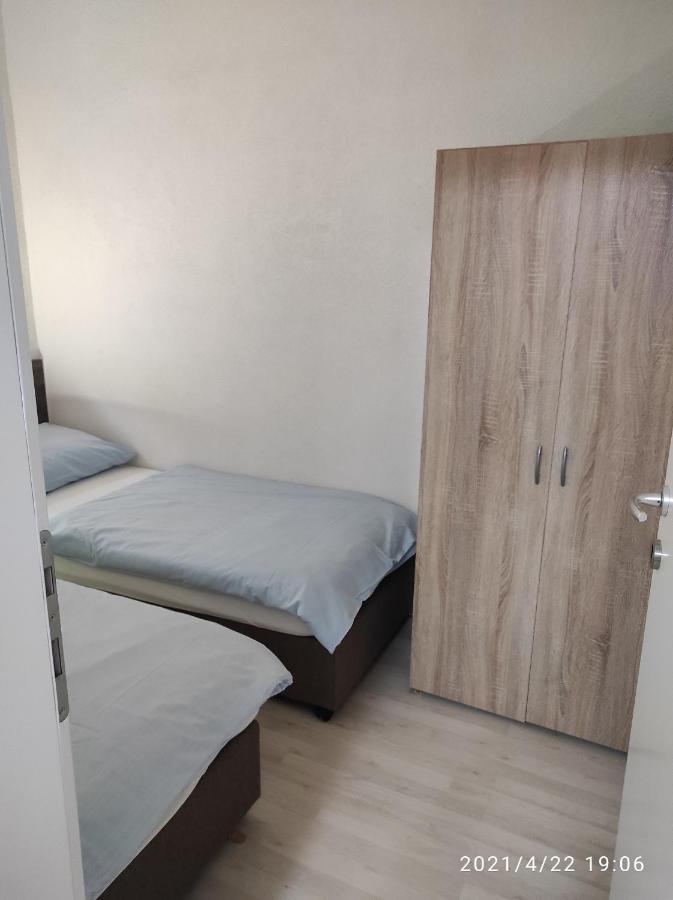 Apartmani QUATTRO Starigrad Paklenica Bagian luar foto