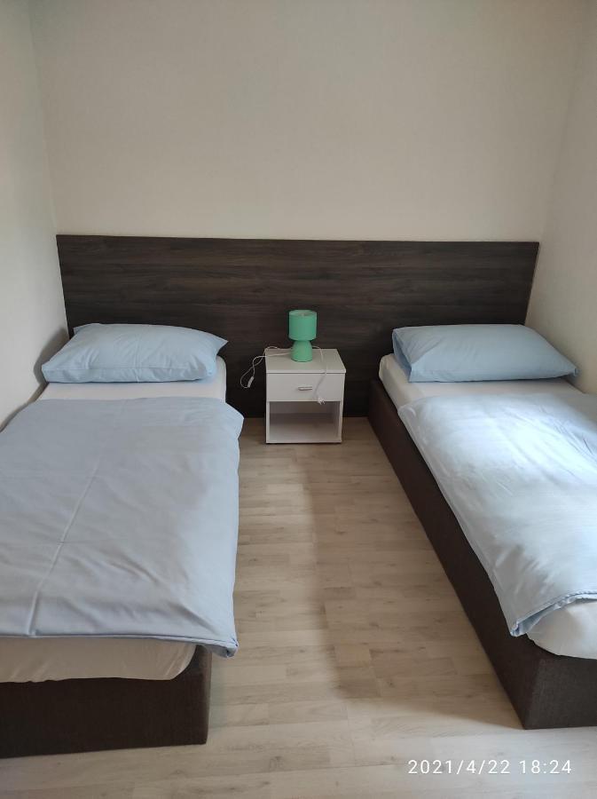Apartmani QUATTRO Starigrad Paklenica Bagian luar foto