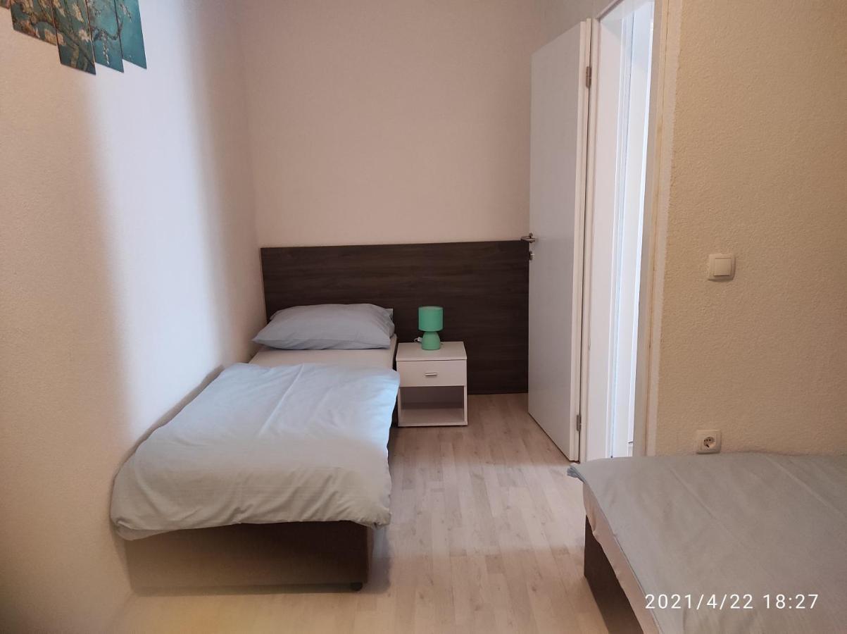 Apartmani QUATTRO Starigrad Paklenica Bagian luar foto