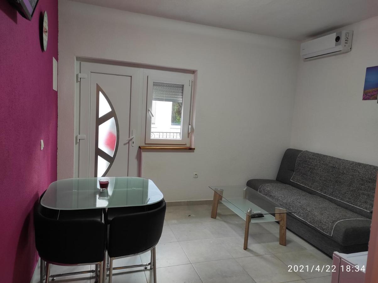 Apartmani QUATTRO Starigrad Paklenica Bagian luar foto