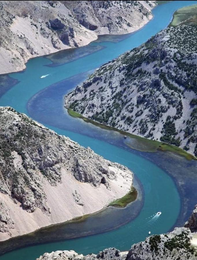 Apartmani QUATTRO Starigrad Paklenica Bagian luar foto